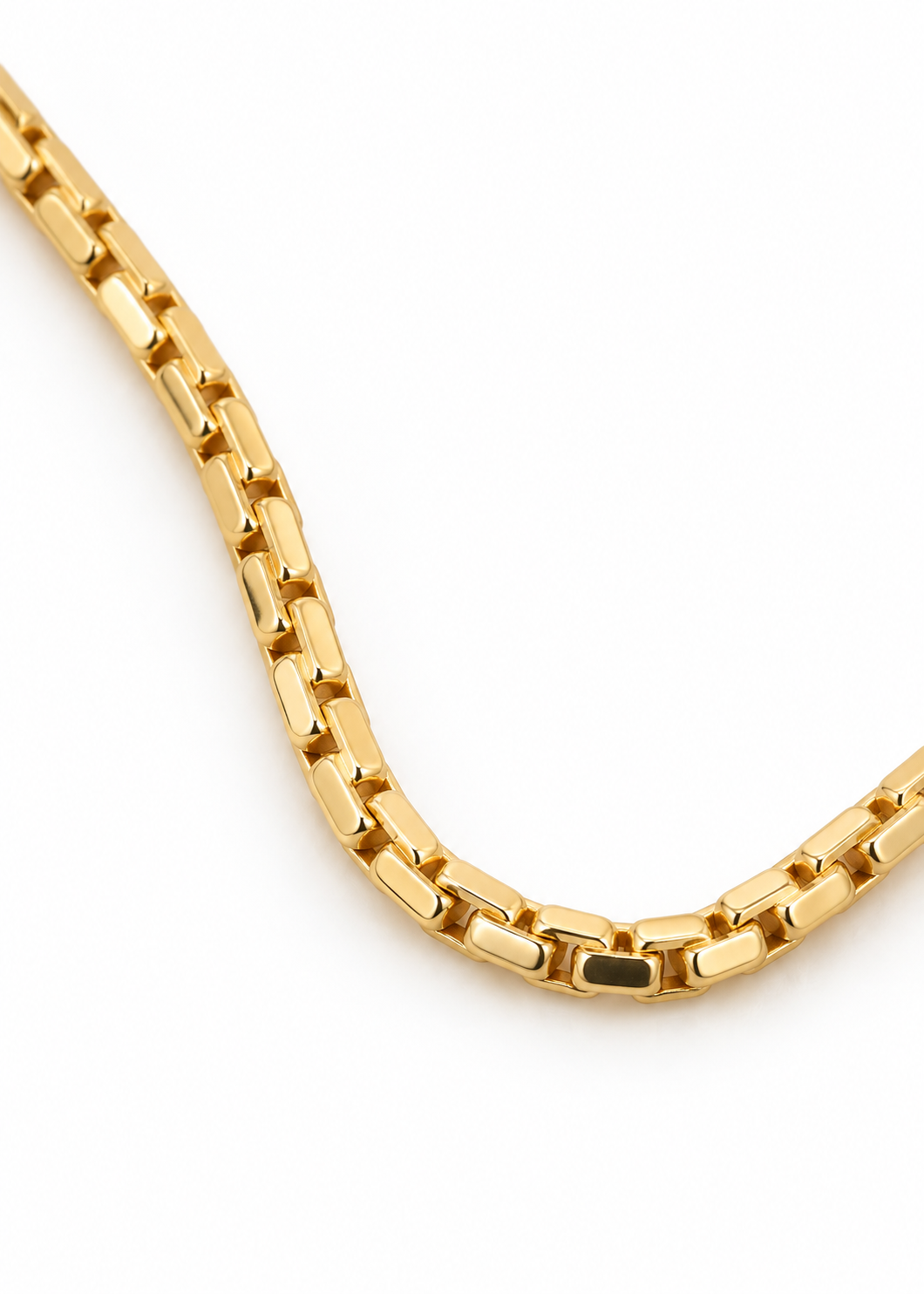 Close-up detail of the 18k Gold Lucente Oval Bracelet on a white background.