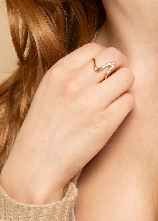 Riviera V-Crest Ring